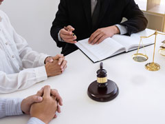 <b>离婚涉及家庭共有房屋的分割中止诉讼后如何处理？深圳专业离婚律师告诉您</b>